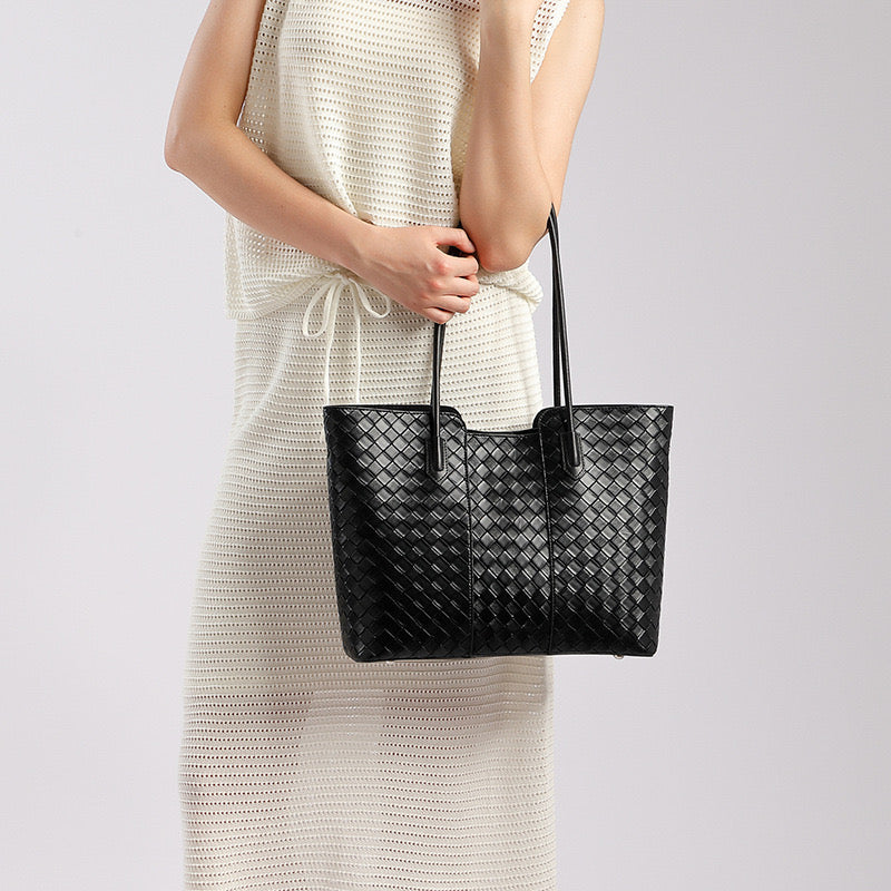 Women’s Woven Leather Shoulder Bag – Large Capacity Tote with Magnetic Buckle