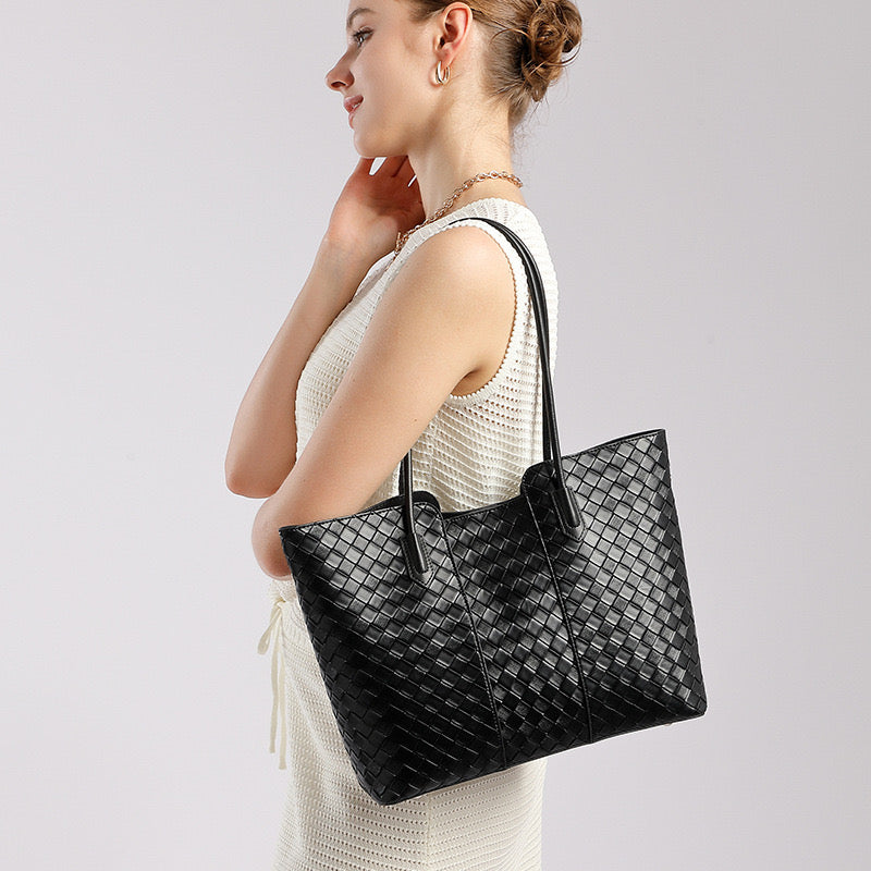Women’s Woven Leather Shoulder Bag – Large Capacity Tote with Magnetic Buckle