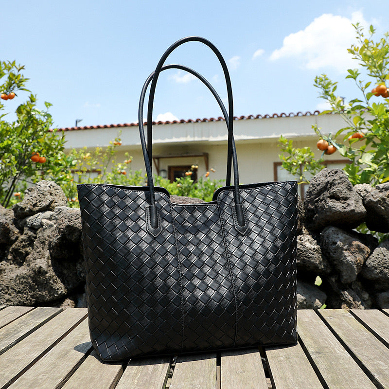Women’s Woven Leather Shoulder Bag – Large Capacity Tote with Magnetic Buckle